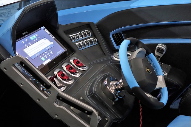 力更是不容 力更是不容